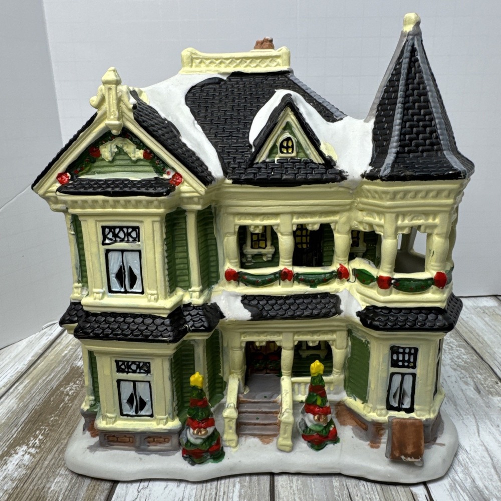 Holiday inspirations Town Series Cliffside Lighted House‎ 2007